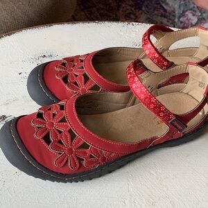 Jambu Red Floral Cutout Flats